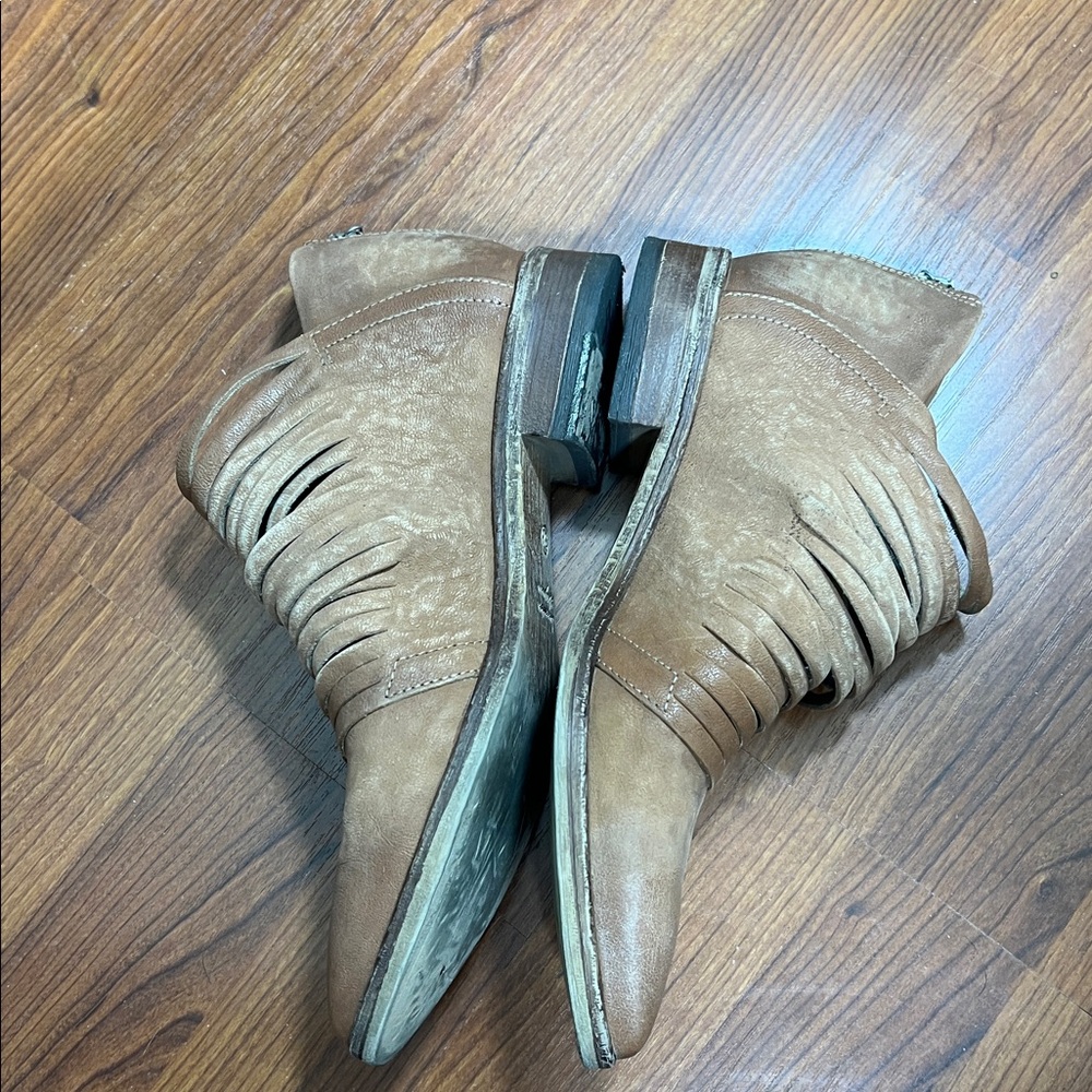 Free People Sz 38 Lost Valley Tan Leather Strappy Ankle Boots  EUC Boho - Picture 4 of 13